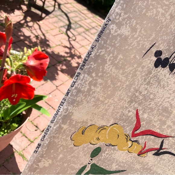 PLS READ Vintage Cloud Chasers Barkcloth Fabric Red Green Yellow Gray Bark Cloth - Picture 3 of 7